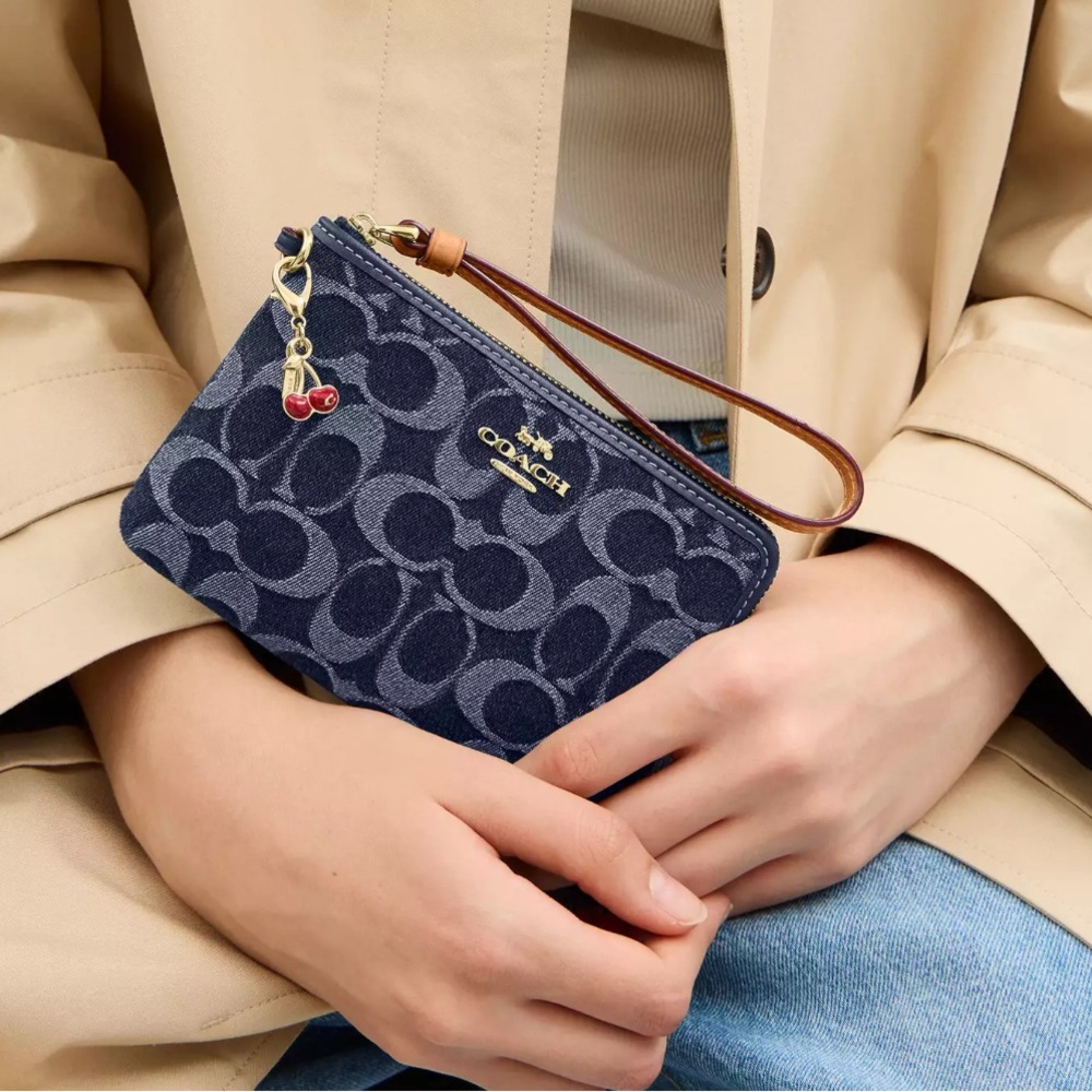 New Coach Blue Corner Zip Wristlet In Signature Denim 🍒 - Picture 7 of 7